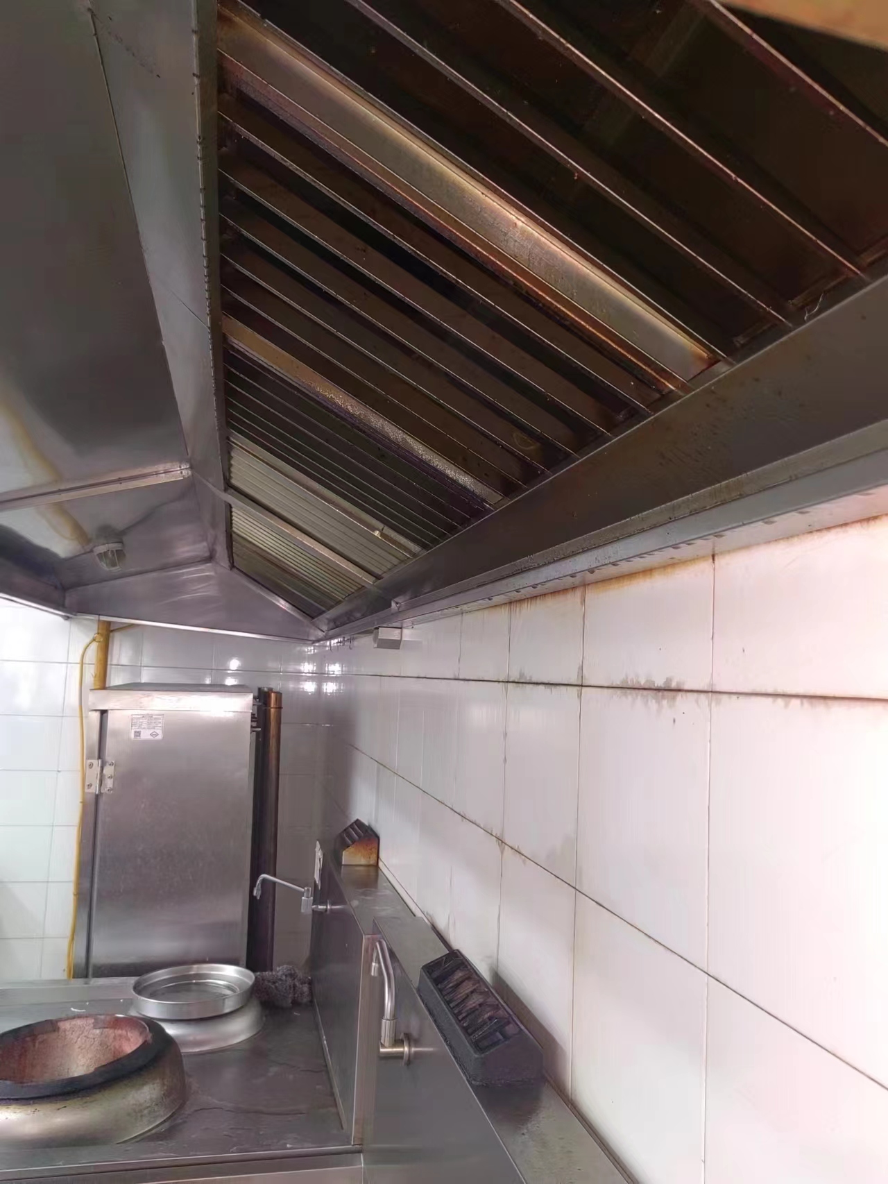 成都兵洁商用大型油烟机清洗服务